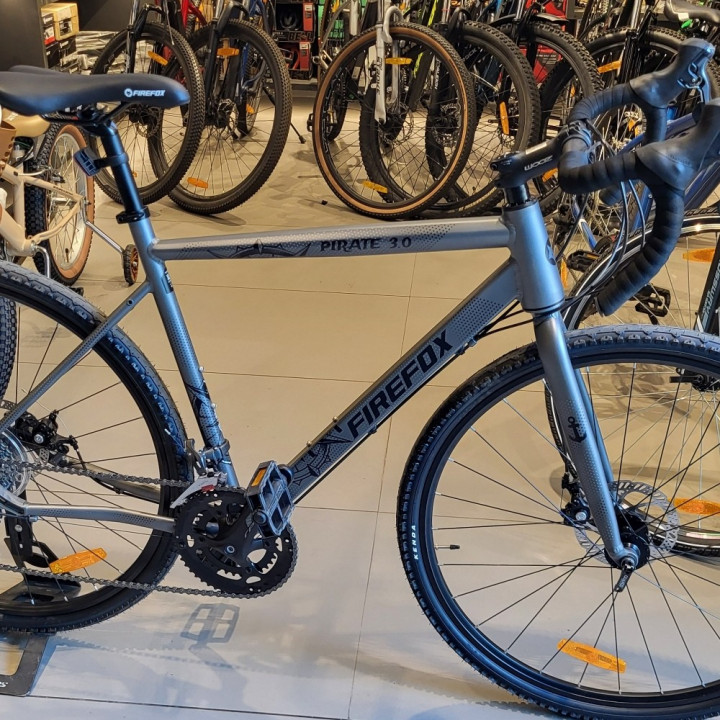 “Explore the Firefox Pirate 3.0 gravel bike: 16-speed, mechanical disc brakes, alloy frame, wide-tyre clearance, Ideal for road