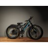 TRAXER (BLACK/BLUE) 24" S.SPEED